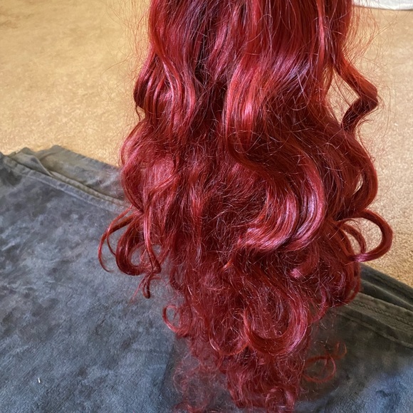 Red wig - Picture 3 of 4